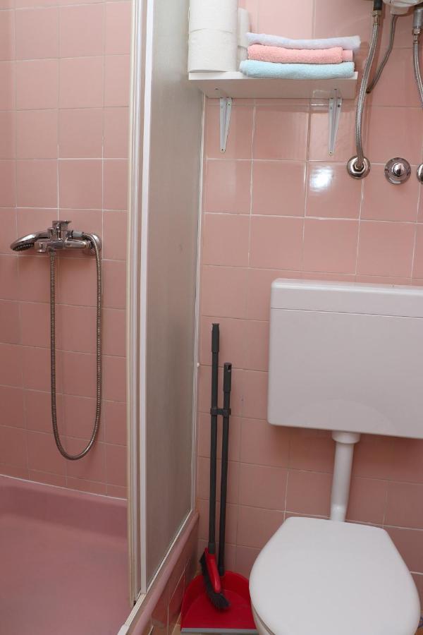 Apartment For One Person Kukljica Bagian luar foto